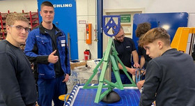 Die Azubis von Röchling Industrial, Lahnstein, kamen mit ihrem Projekt beim ChemisTree-Wettbewerb auf Platz 1. Foto: Röchling/Chemieverbände Rheinland-Pfalz